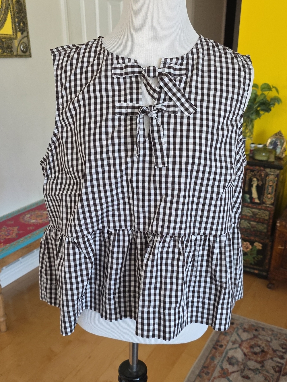 Gingham Tie-Neck Peplum Sleeveless Top - Black/White